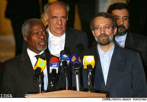 *مذاكرات مثبت توصيف شد*
عنان:به كمك‌ ايران براي حل مسايل خاورميانه نياز داريم
لاريجاني:اميدواريم درمذاكرات هسته‌يي ازظرفيت كوفي‌عنان استفاده‌شود