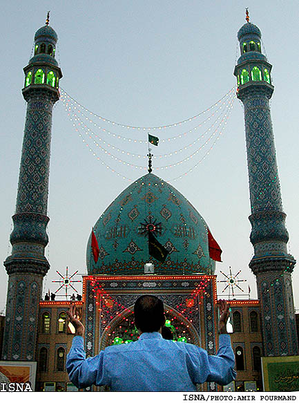 امام جمعه خوي: 
پويايي نظام اسلامي در گرو بهره‌مندي از فرهنگ مهدويت است 
پيروان مكاتب الحادي در پي شبهه افكني بر مسائل مهدويت و تخريب مقدسات شيعه‌اند