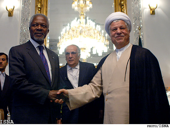 *عنان: بهترين راه‌حل موضوع هسته‌يي ايران مذاكره‌ است*
هاشمي‌رفسنجاني:
*ايران هميشه آماده مذاكره بوده است
*نسل فعلي ايران تسليم زورگويي نخواهد شد