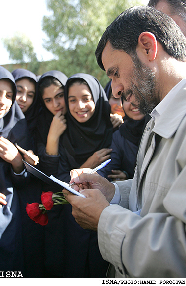 رييس‌جمهور در مراسم آغاز سال تحصيلي:/‌2/
نيازمند انسان‌هاي صالح، پاك و آگاه هستيم، نه انسان‌هاي آگاه و ناصالح