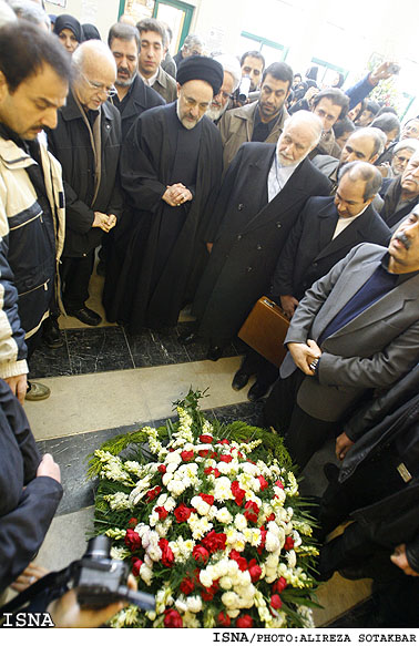 مؤسسه‌ي دهخدا ميزبان بدرقه‌كنندگان جعفر شهيدي شد
خاتمي: شهيدي در علوم ديني و دانشگاهي منشأ خير بود