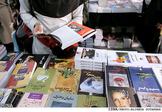 "خروس" گلستان هم به كتاب‌هاي ممنوع پيوست
معاون اجرايي نمايشگاه: تذكرات بر اساس ضوابط است