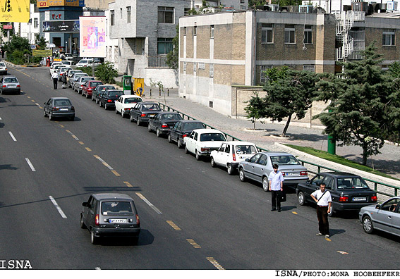 رييس ستاد حمل و نقل و مديريت مصرف سوخت در گفت‌وگو با ايسنا خبر داد:
صف‌هاي طويل پمپ بنزين‌ها بزودي عادي مي‌شود
برگزاري جلسه‌اي ويژه براي رفع مشكل پمپ بنزين‌ها