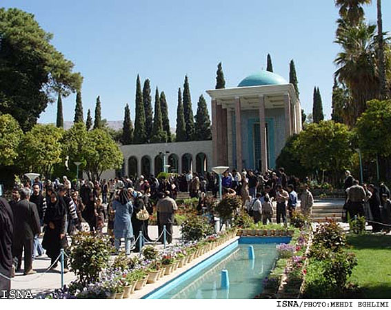 عضو جامعه‌ي راهنمايان تور:
راهنمايان محلي در سايت‌هاي گردشگري مستقر شوند
بخشنامه‌ي استفاده از راهنماي محلي از بدترين معضلات گردشگري كشور است