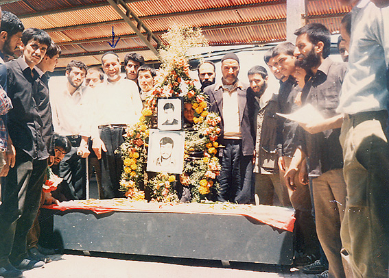 در اين كوچه نشاني از نام شهيد نيست؟!
نمي‌توانيم روي تابلو بنويسيم خانواده شهيد هستيم
گفت‌وگو با خانواده شهيدان عباس و محمد شوندي