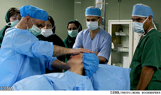 ظهر امروز طي زايماني «بدون بيهوشي» 
نوزادي با عمل سزارين به روش هيپنوتيزم در تهران به دنيا آمد