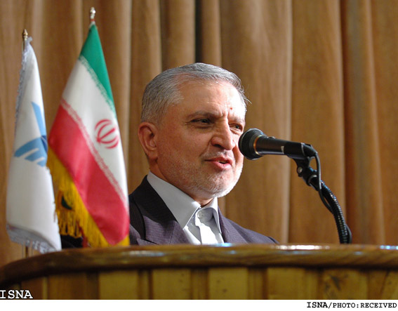 دكتر جاسبي:
سرانه افراد متخصص در ايران يك هفتم كشورهاي پيشرفته است 
ظرفيت دانشگاه‌ها بايد به سمت تحصيلات تكميلي سوق داده شود