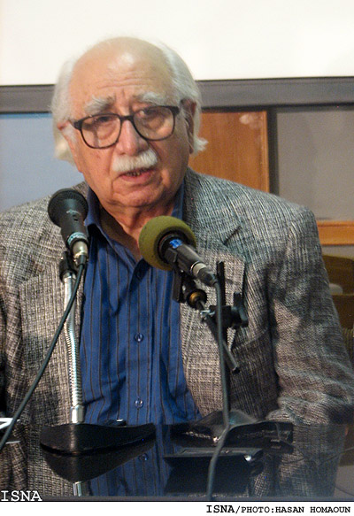 فتح‌الله مجتبايي عنوان كرد: 
معادل‌سازي براي همه‌ي واژه‌ها‌ي بيگانه؛ آب در هاون كوبيدن