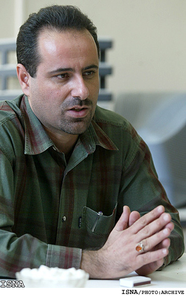 *ساده‌نويسي در شعر امروز* 
بهزاد خواجات:شعر ساده‌انگار هيچ‌وقت ماندگار نيست