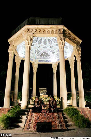 رشيد عيوضي در بزرگداشت حافظ:
فرهنگ ايران به حافظ بدهکار است