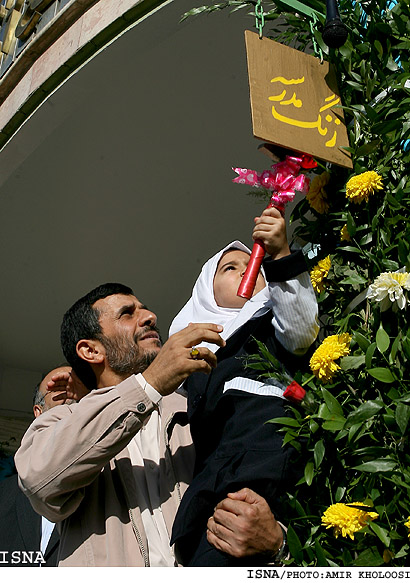 رييس‌جمهور زنگ آغاز سال تحصيلي 87-86 مدارس را نواخت