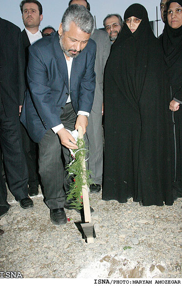 كلنگ‌ استاديوم 40 هزار نفري بانوان به زمين زده شد 
علي آبادي: 
رييس جمهور با طرح جذب تحصيل‌كرده‌هاي ورزشي موافقت كرده است 
500 مجموعه ويژه زنان احداث مي‌شود