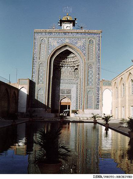 بافت قديمي كرمان در محاصره‌ي آب؛
رطوبت از كف مسجد جامع بالا مي‌آيد!