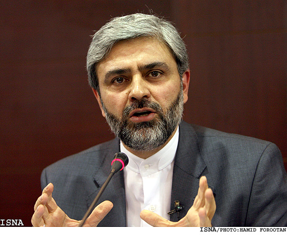 حسيني در واكنش به اظهارات طالباني:
لغو معاهده الجزاير فاقد وجاهت حقوقي است
چشم‌انداز توسعه روابط ايران وعراق در چارچوب قرارداد 1975قابل ترسيم است