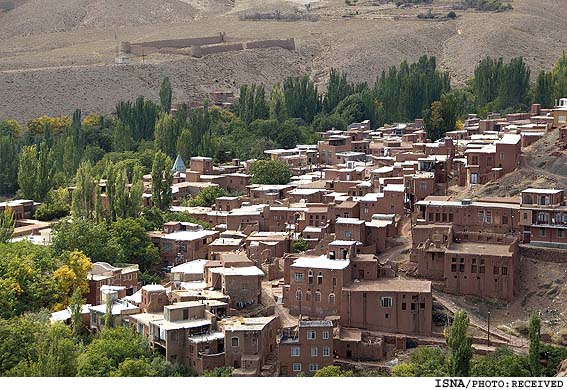 مدير اداره‌ي ميراث فرهنگي و گردشگري نطنز:
اقلام تبليغاتي نوروزي با محوريت معرفي ابيانه تهيه و توزيع مي‌شوند