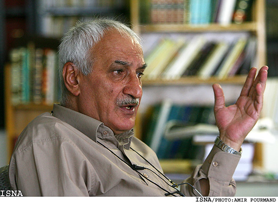 حسن انوشه: 
واژه‌هاي بيگانه تهديدي براي زبان فارسي نيستند