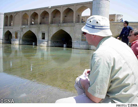 عضو جامعه‌ي تورگردانان:
مقامات عالي‌رتبه‌ي كشور درباره‌ي امن بودن ايران به گردشگران جهان تضمين بدهند