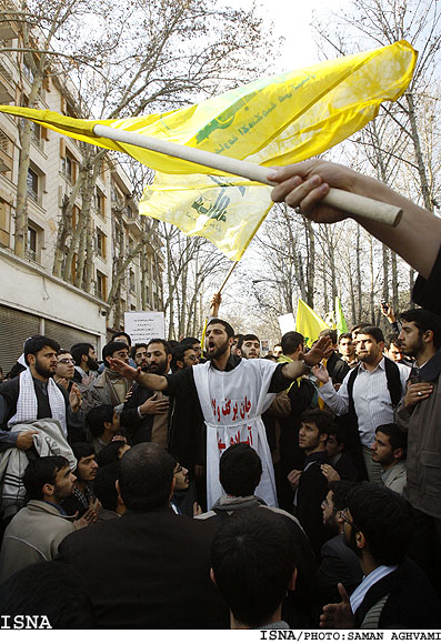 به منظوراعلام آمادگي براي دفاع از مردم مظلوم غزه؛ 
دانشجويان دانشگاه‌هاي تهران در فرودگاه مهرآباد تحصن مي‌كنند