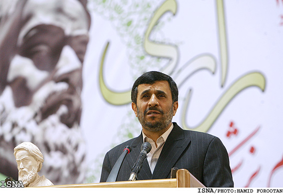 /كامل/رييس‌جمهور:
«فرار مغزها» واژه‌ درستي نيست 
دولت با تمام توان از پژوهش‌ها حمايت مي‌كند 
براي پيشرفت درحوزه علمي نيازمند شجاعت درانجام كارهاي جديد هستيم