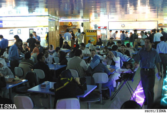 معاون بهداشتي وزير بهداشت: 
رعايت بهداشت محيط، درصد بالايي از بيماريهاي واگير وغيرواگير را كاهش مي‌دهد