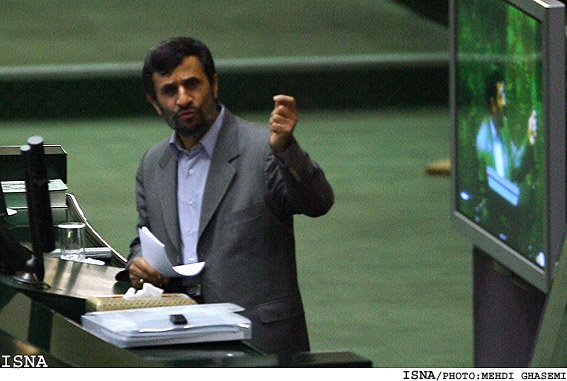 رييس‌جمهور در هنگام تقديم لايحه بودجه:/1/
توجه ويژه بودجه 89 به بخش فرهنگي 
پيش‌بيني كاهش تورم به زير 5 درصد در صورت اجراي درست هدفمندكردن يارانه‌ها