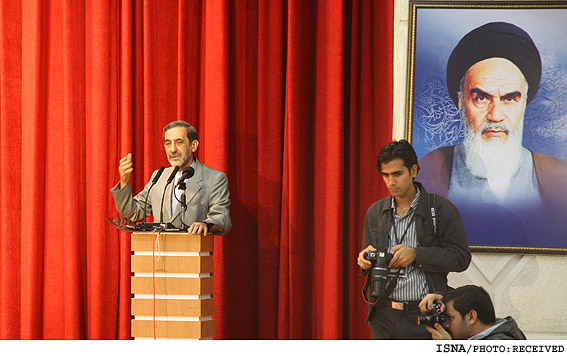 علي‌اكبر ولايتي: خليج فارس حساس‌ترين حوزه‌ي ايران است
احمد اقتداري: لارستان شريان حياتي خليج فارس است