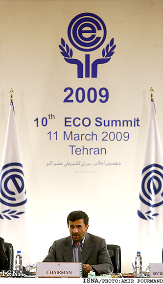*اجلاس سران اكو در تهران*
رييس‌جمهور در مراسم اختتاميه:
اعضا مصمم به اجراي مصوبات و توافقات هستند
اجلاس اكو نماد دوستي، همكاري سازنده و برادرانه‌ي كشورهاست