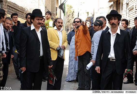 گزارش نشست «اشك‌ها و لبخندها»/1/
فتحي: همه مي‌دانند با چه وسواسي «اشك‌ها و لبخندها» را ساختم
عفيفه: تا كلاه مخملي مي‌بينند سريال را فيلم فارسي مي‌نامند