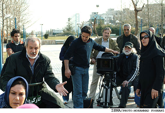 ايرج قادري همزمان با اكران «پاتو زمين‌ نذار»:
من پيش از هر چيز هنرپيشه هستم
ساخت اينگونه فيلم‌ها سهم ما از سينماست