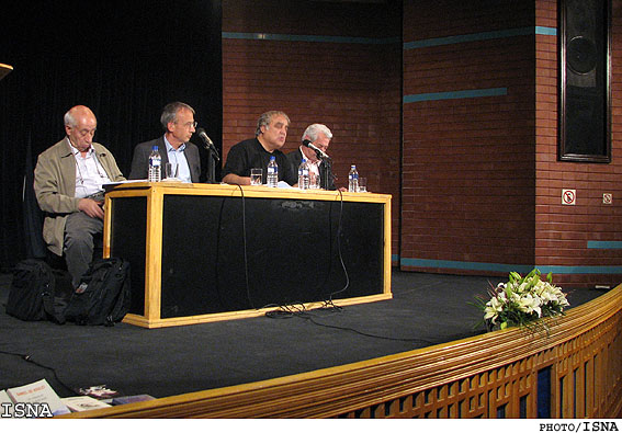 اثر نويسنده‌ي سوييسي با حضور خودش در تهران بررسي شد