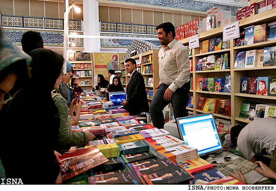 كتاب‌هاي برتر نمايشگاه از نگاه مردم و ناشران انتخاب مي‌شوند