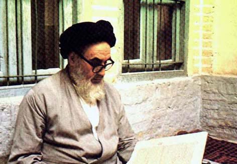 در آستانه‌ي نوزدهمين سال‌روز ارتحال
امام خميني (ره):
نويسندگان متعهد به بررسي دقيق تاريخ اين نهضت اسلامي بپردازند