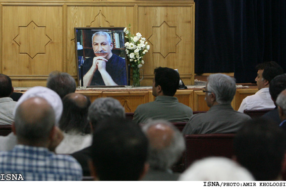 با حضور هنرمندان عرصه‌هاي مختلف،
مراسم يادبود نادر ابراهيمي برگزار شد