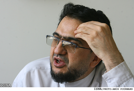 كچوئيان در تجمع دانشجويان در فرودگاه مهرآباد:
بايد خود را فداي هدف‌هاي مشترك در جهان اسلام كنيم