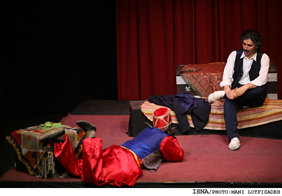 نمايش «سايه تو سايه» به تماشاخانه سنگلج آمد