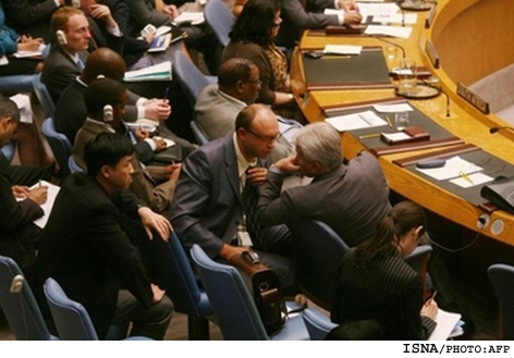 روسيه و چين قطعنامه‌ي پيشنهادي آمريكا براي تحريم دولت زيمبابوه را وتو كردند
اپوزيسيون زيمبابوه: 
از ماه مارس تاكنون 113 تن از اعضاي حزب كشته شده‌اند