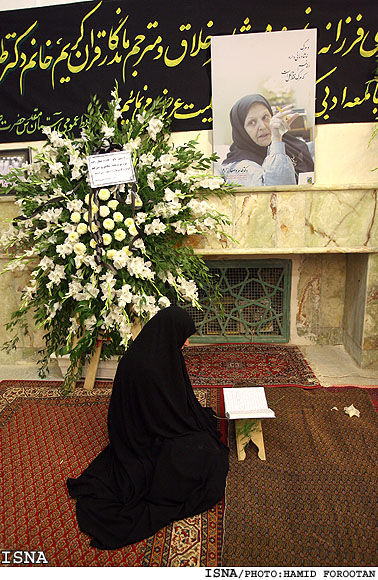 يادبود طاهره صفارزاده در امام‌زاده صالح برگزار شد 
علي معلم: 
خداوند اين توفيق را بدهد كه مانند صفارزاده مردانه باشيم