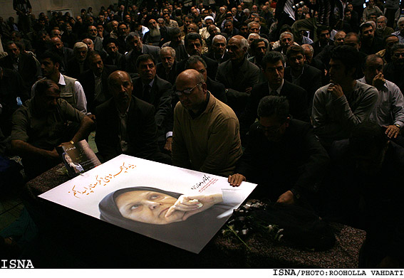 6 ماه پس از درگذشت صفارزاده،
«بنياد بيداري» هنوز فعال نشده است