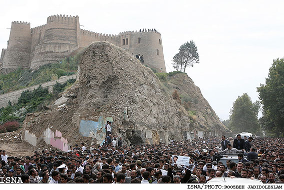 با گذشت سه سال از سفر اول هيات دولت به لرستان؛
آزادسازي حريم قلعه‌ي فلك‌الافلاك هنوز در هاله‌اي از ابهام قرار دارد