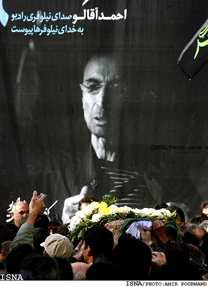 «سلام آخر»
احمدآقالو با بدرقه تئاتري‌ها و راديويي‌ها در قطعه هنرمندان آرام گرفت