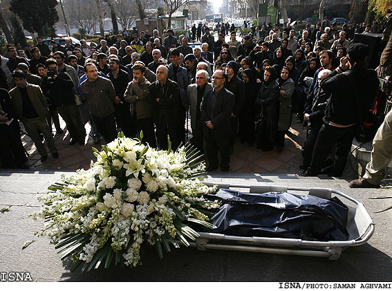 اهل قلم «آواز طولاني جنوب» را بدرقه كردند
ناصر تقوايي:
محمد ايوبي با همه‌ي مرارت‌ها ساخت؛ اما شغلش ادبيات بود