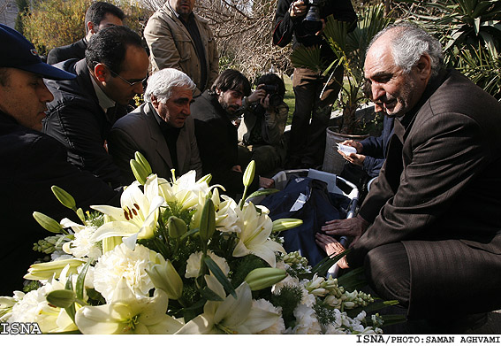 پيكر محمد ايوبي در قطعه‌ي هنرمندان آرام گرفت