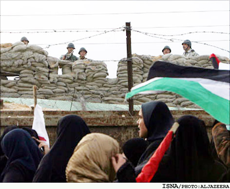 تظاهرات زنان فلسطيني در گذرگاه رفح در اعتراض به ساخت ديوار فولادي مصر
ادامه تظاهرات‌ها و محكوميت‌ها در سالروز جنگ غزه
كاروان شريان حيات3 به سوريه بازگشت