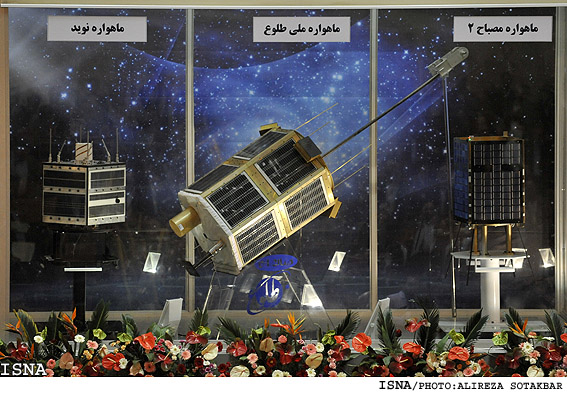 /رونمايي دستاوردهاي فضايي ايران/
ساخت نخستين ماهواره دانشجويي کشور
رونمايي«طلوع»و«مصباح» 
حضورمقتدرانه ايران تامدار500كيلومتري زمين باماهواره بر«سيمرغ»