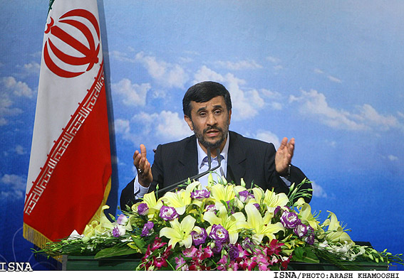 نشست مطبوعاتي رييس‌جمهور:/‌7/‌
ـ موضوع هسته‌يي ايران درچارچوب مقررات آژانس پيگيري مي‌شود
ـ بعضي اتفاقات كوي دانشگاه و برخي بازداشتگاه‌ها جزو سناريوي آشوب بود