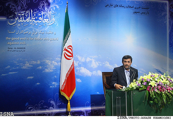 نشست مطبوعاتي رييس‌جمهور:/8/
هر تغييري در دانشگاه آزاد مستلزم حسابرسي است
با كساني كه فرماندهي عمليات حوادث پس از انتخابات را داشتند بايد برخورد شود