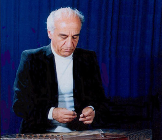 «براي مكتوب كردن دستاوردهاي موسيقي تلاش كرد»
كامكار، آقايي، پيرنياكان و سرير از «فرامرز پايور» گفتند