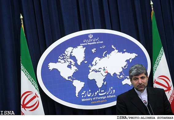 سخنگوي وزارت خارجه:
با تحريم فقط اوضاع را پيچيده‌تر مي‌كنند