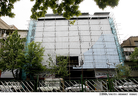 با گذشت 17 ماه از آتش‌سوزي 
فقط نماي بيروني سينما «جمهوري» بازسازي شد