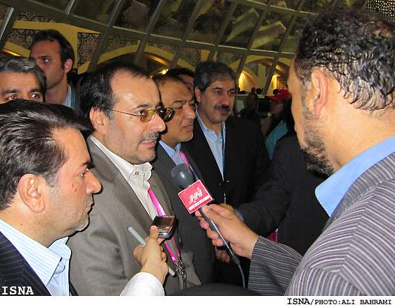 /گزارش ايسنا از اكسپو شانگهاي/
وزير بازرگاني:
* غرفه ما متفاوت ظاهر شده است
* نهادينه‌كردن اكسپو در كشور مهمترين دستاورد ماست